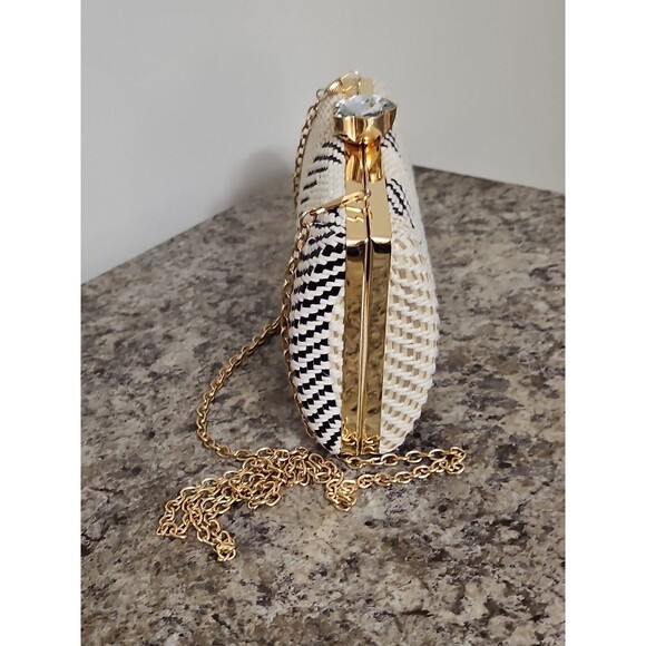 Beautiful Alessia Woven Straw Beige & Black Stripe Clutch Purse W/ Chain 8" - Picture 3 of 10